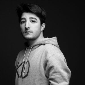 Image en noir et blanc de Arnaud Gagnoud, comédien chez la compagnie de théâtre Nandi sur Lyon