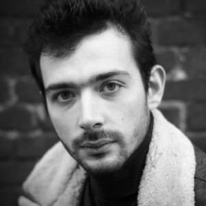 Image en noir et blanc de Léonce Pruvost, comédien chez la compagnie de théâtre Nandi sur Lyon